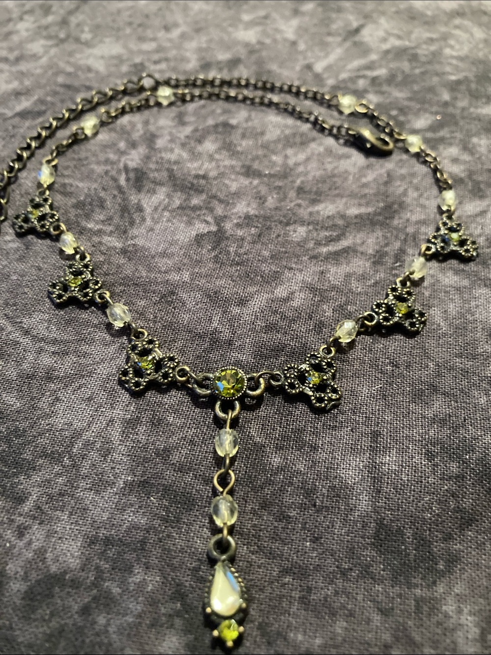 Vintage-Inspired Pale Green Crystal Drop Necklace - Women Jewelry